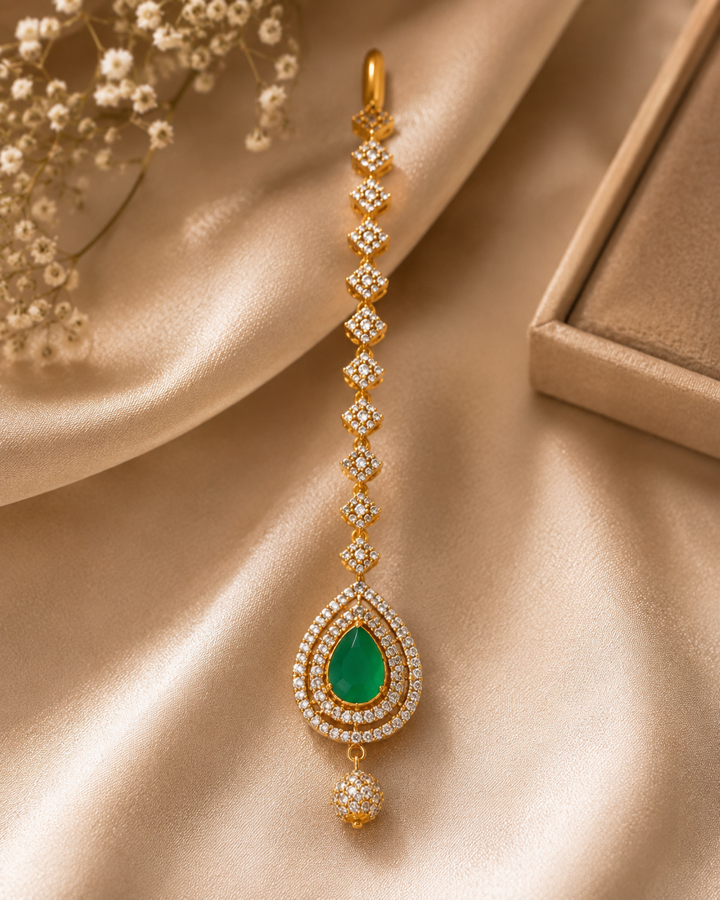 Emerald Royale Maang Tikka